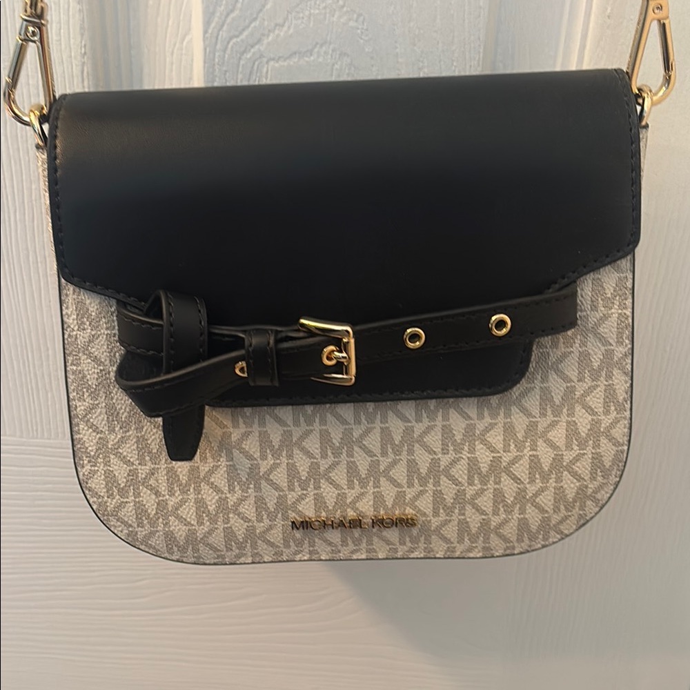Brand new. Michael Kors Black and Cream Crossbody Bag